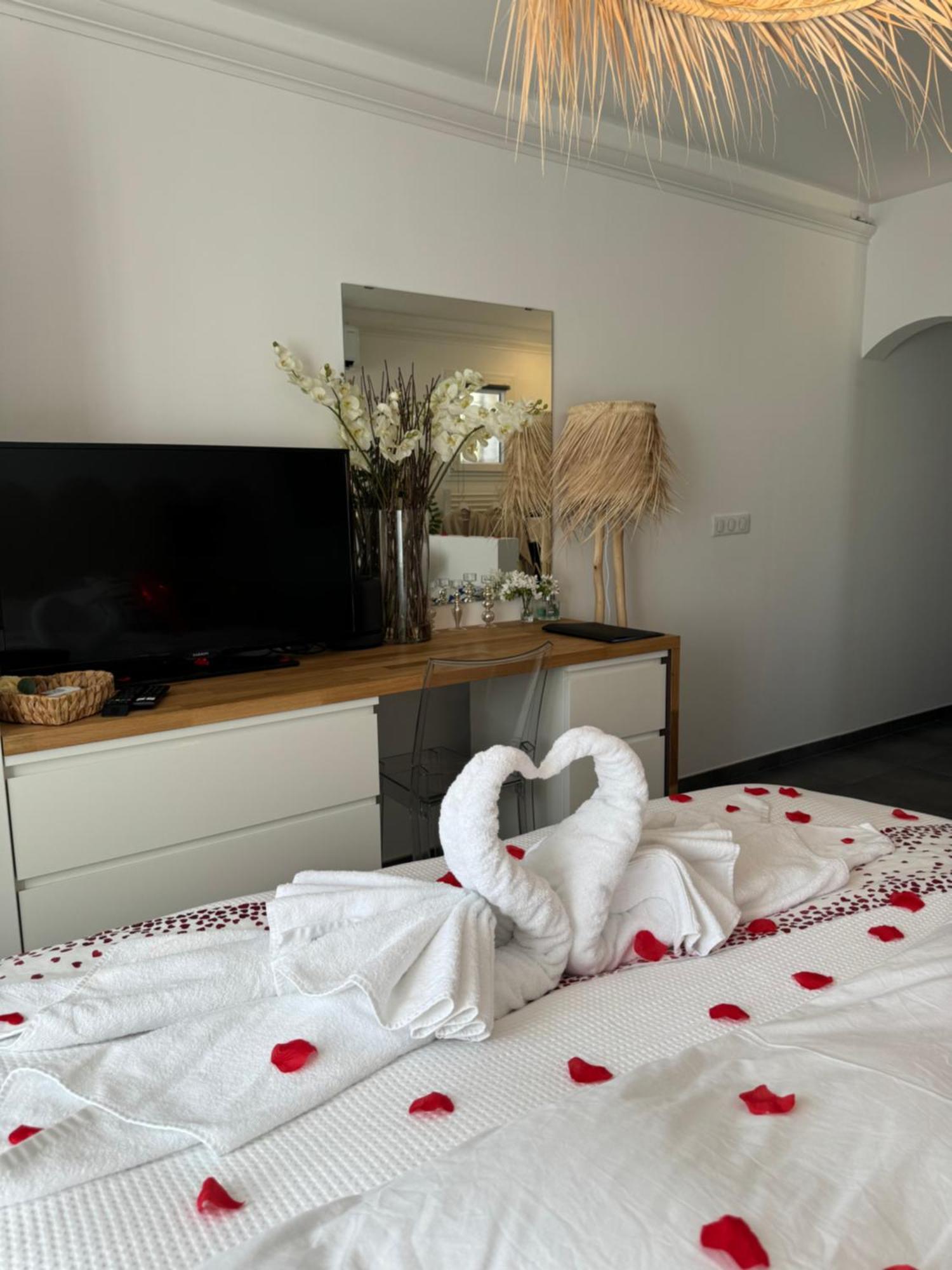 Casa Amor & Spa, Appartement Suite Jacuzzi & Piscine Chauffee Montfort-sur-Argens Esterno foto
